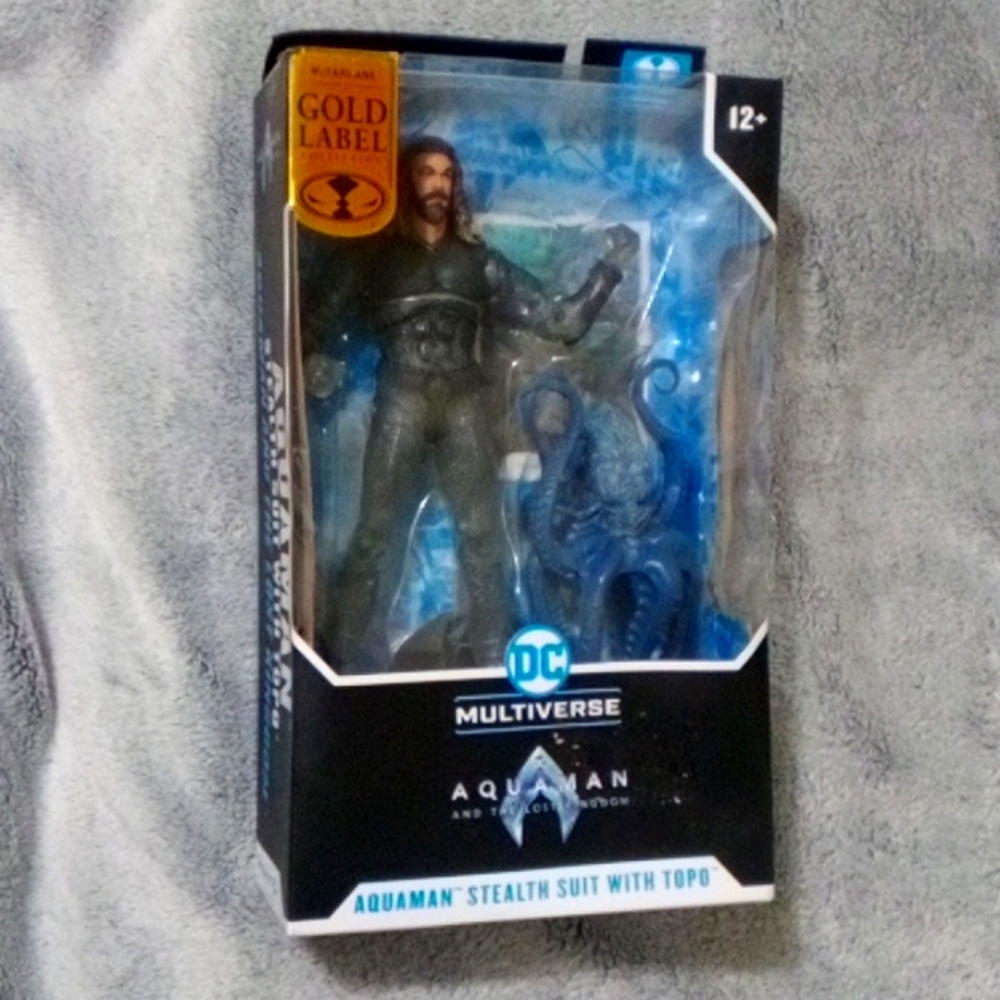 DC MULTIVERSE AQUAMAN GOLD LABEL.